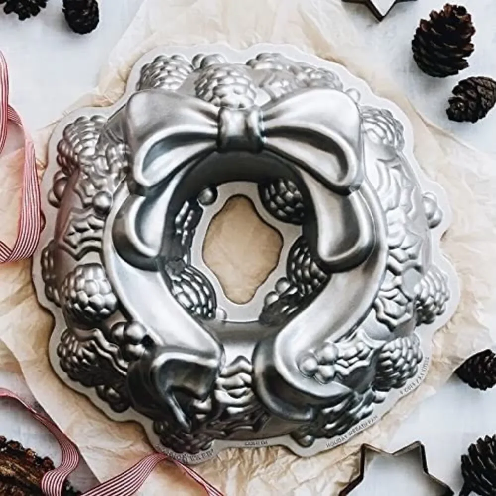 Nordic Ware Platinum Holiday Wreath Bundt Pan • 9 Cup • Like New